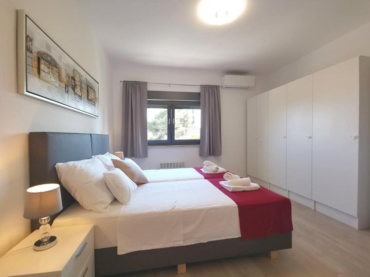 Apartment Pineta With Terrace & Park Wood View PUY 외부 사진